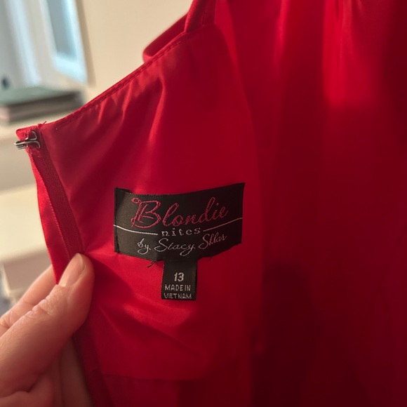 Elegant Red Ball Gown Dress - Picture 4 of 8